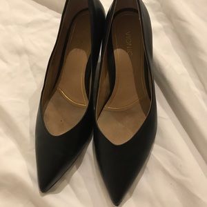 Vionic Leather Black Pumps Kitten Heel